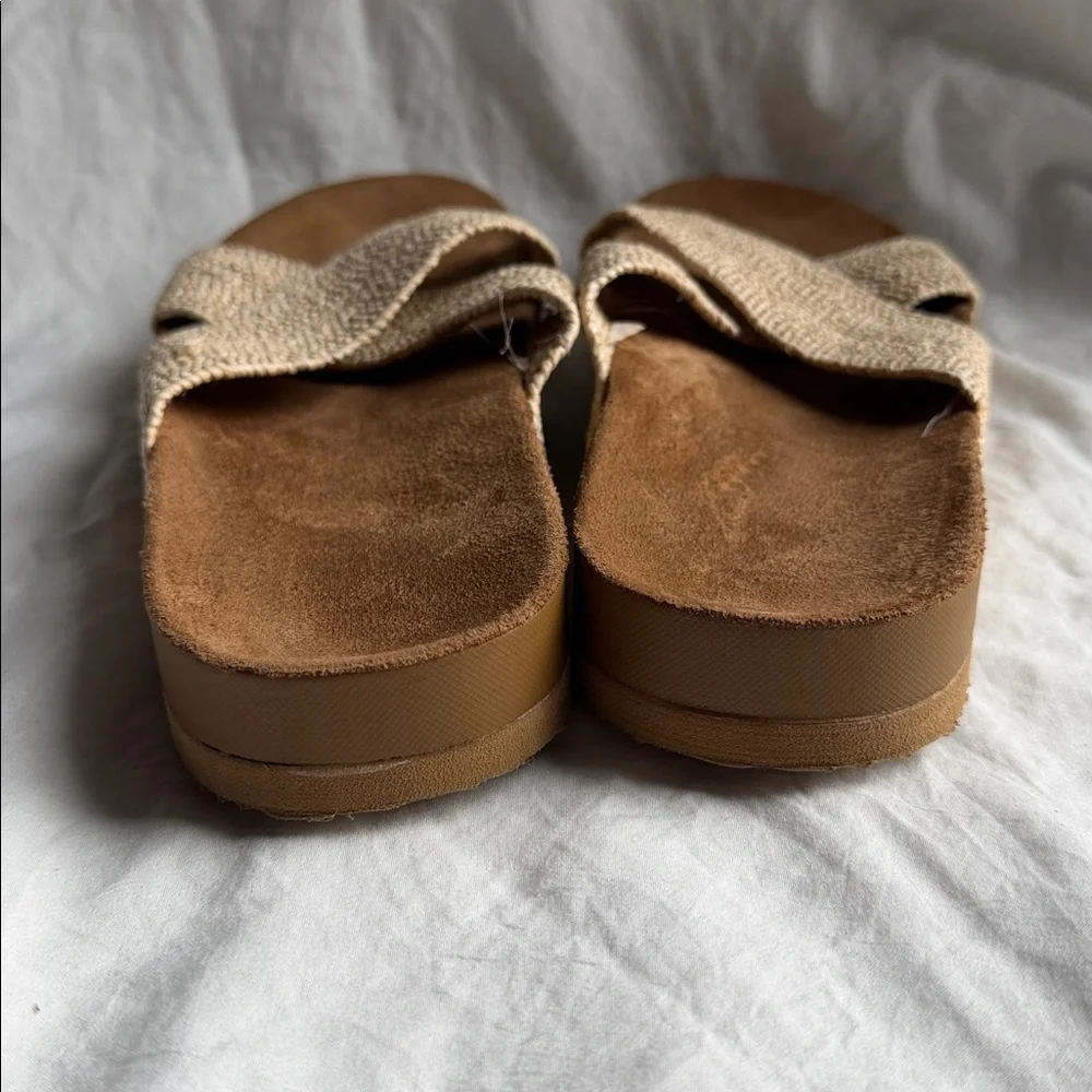 Elegant Beige Cross-Strap Sandals - Picture 5 of 6